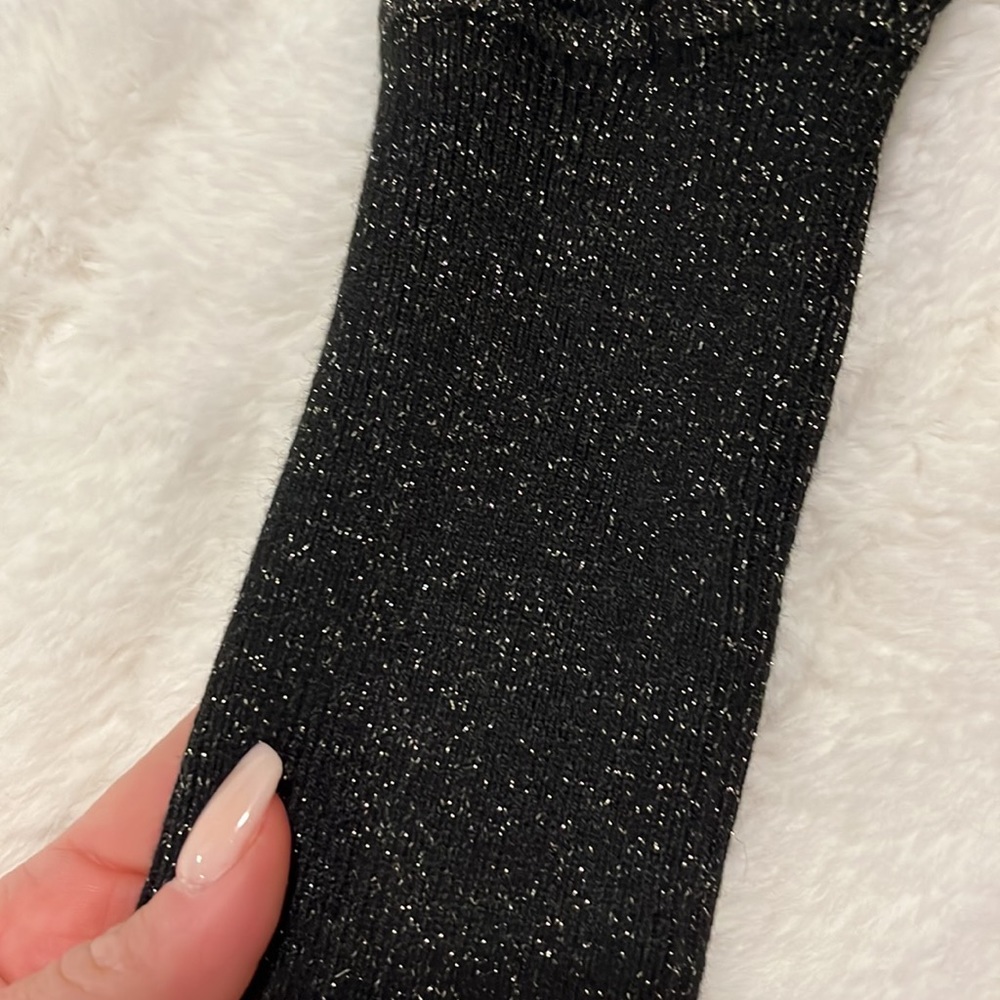 ✨ NWT sweater - Picture 2 of 5